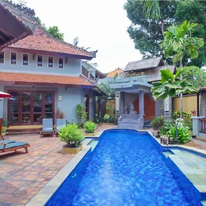 https://villa-naga-maya.hotelsseminyak.net